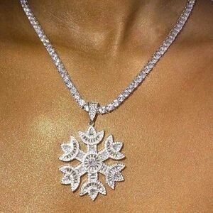 Icy snowflake necklace 20 inches